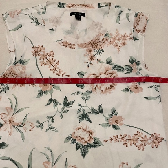 RW&CO Sleeveless/Cap Sleeve Floral Blouse Size Medium, NWOT - Picture 3 of 8